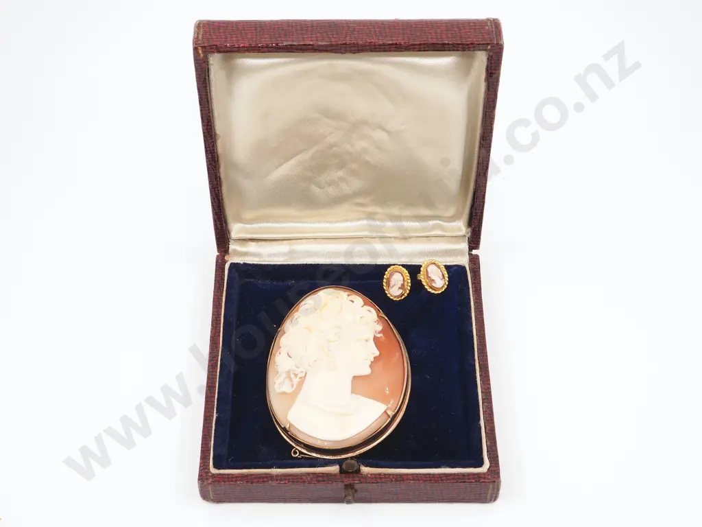 Large Cased 9ct Gold Cameo w Two Earrings Image 1++