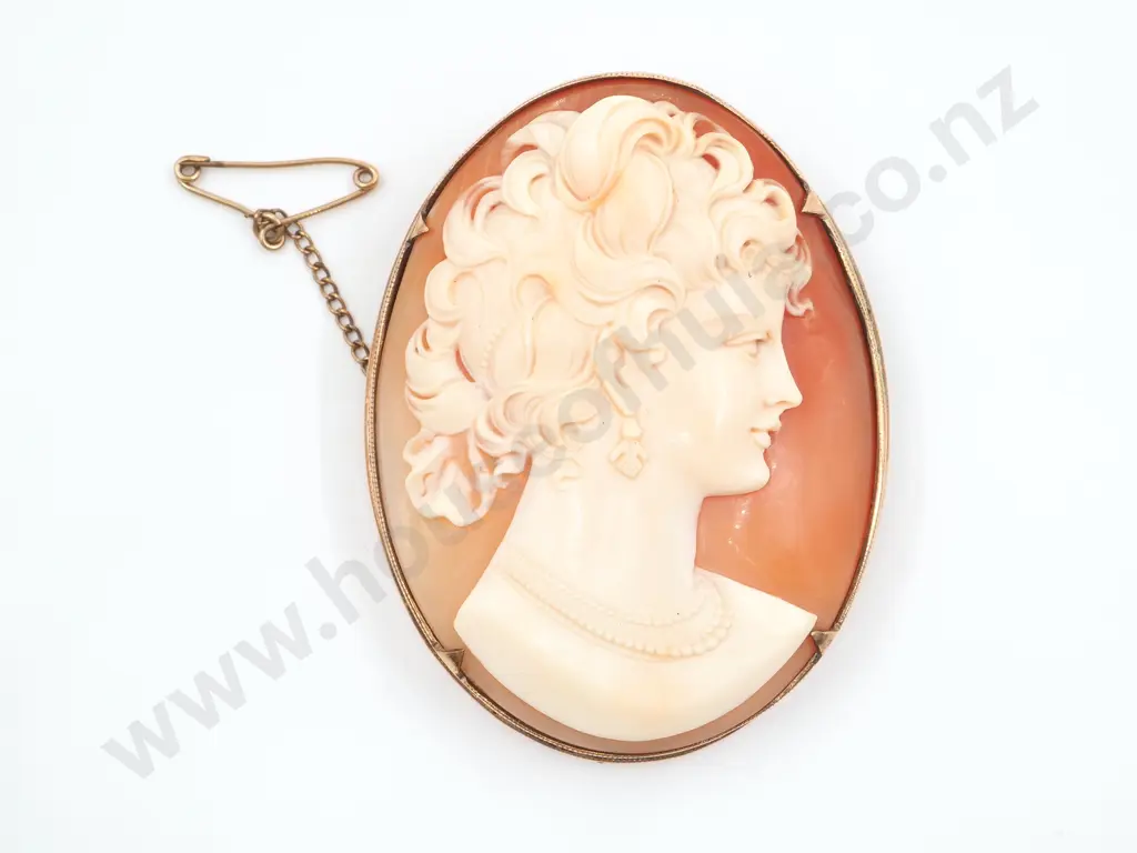Large Cased 9ct Gold Cameo w Two Earrings Image 1++