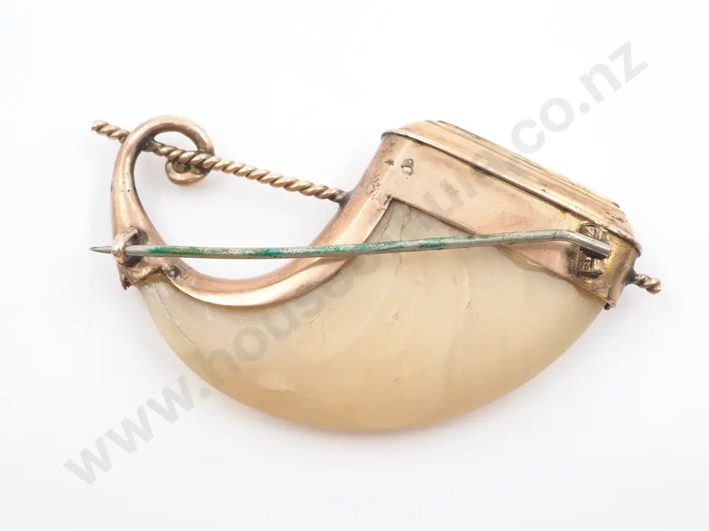 Exceptionally Large 60MM Long Tiger Claw Brooch Set in Finely Engraved 10ct Gold (Tested) Image 1++