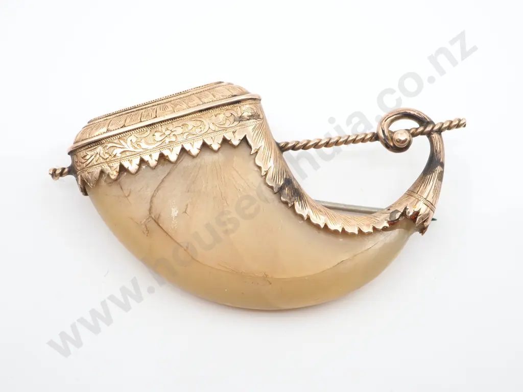 Exceptionally Large 60MM Long Tiger Claw Brooch Set in Finely Engraved 10ct Gold (Tested) Image 1++