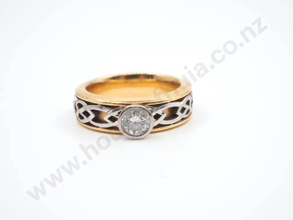 18ct White & Yellow Gold Diamond Ring w Celtic Decoration Image 1++