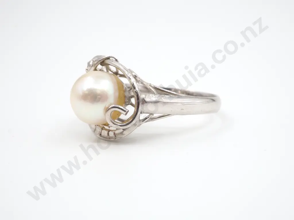 9ct White Gold Pearl Ring Image 1++