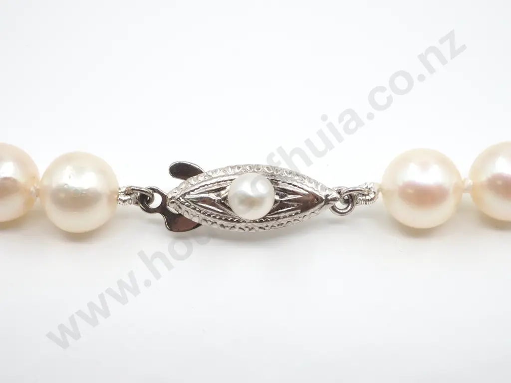 New Strand of Cultured Pearls: $2,100.00 Valuation Image 1++