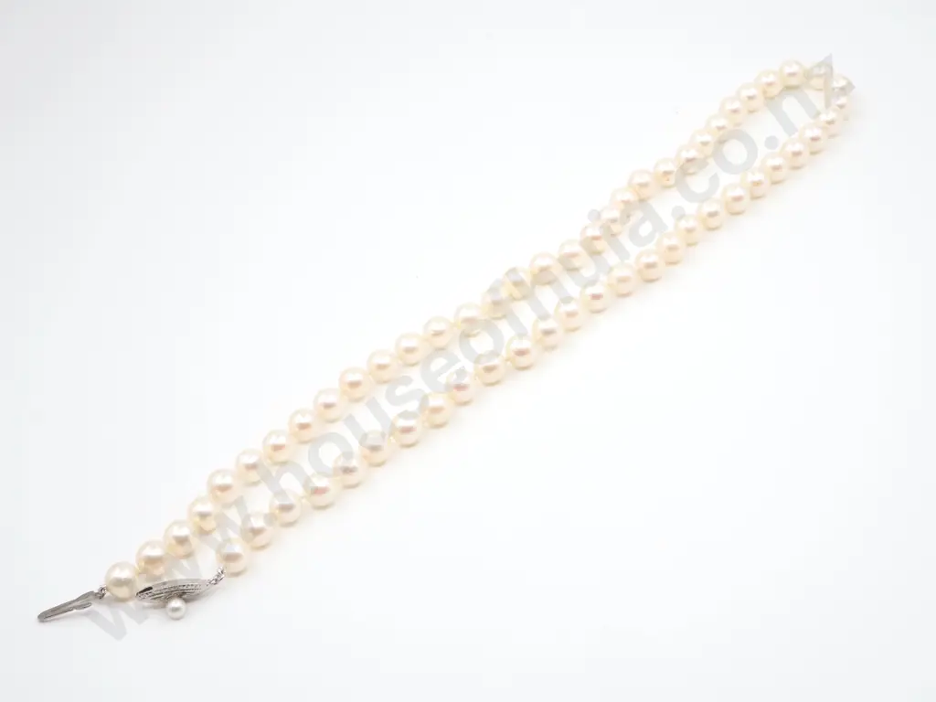 New Strand of Cultured Pearls: $2,100.00 Valuation Image 1++