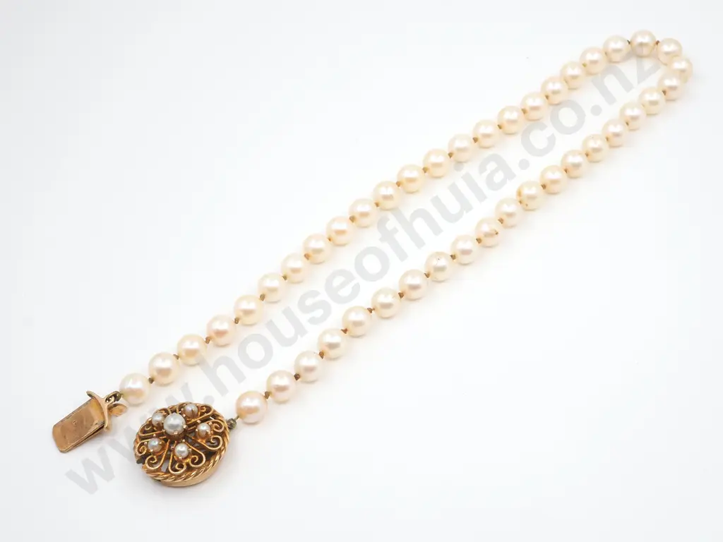 Vintage Cultured Pearl Choker w 14ct Gold Clasp Image 1++