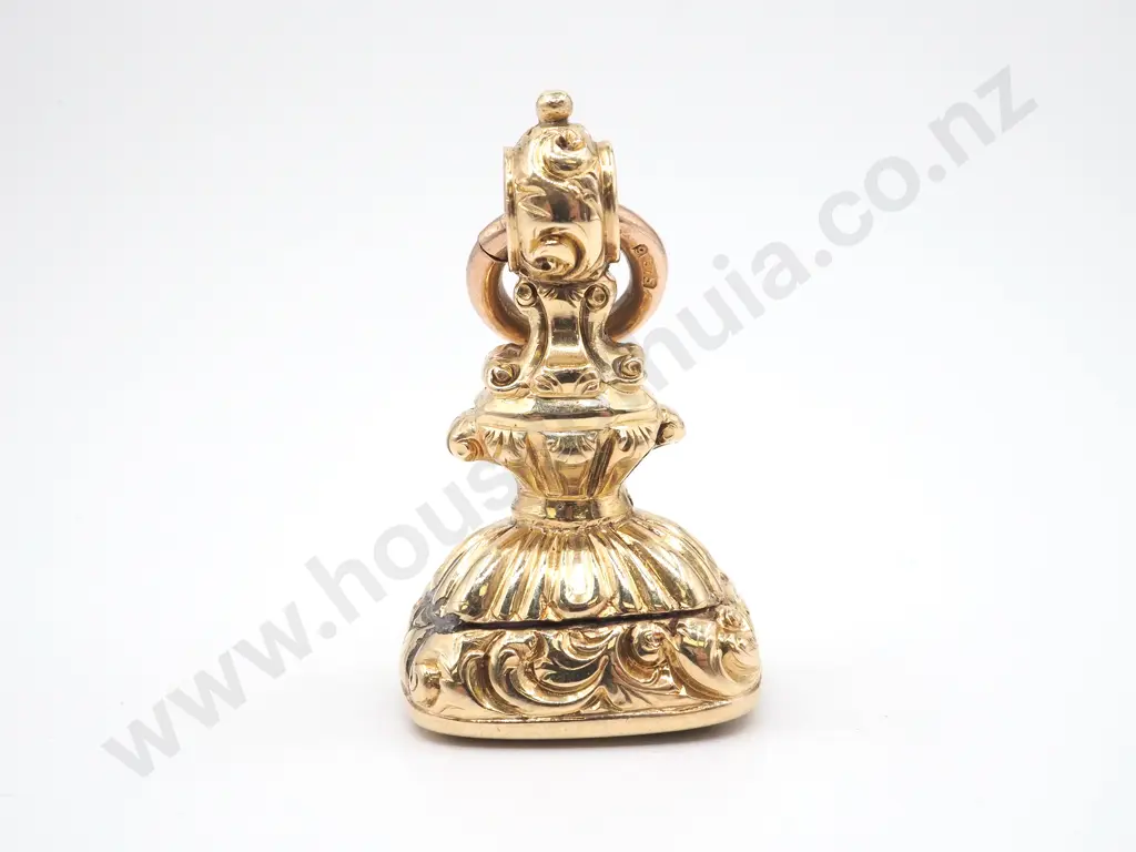 15ct Gold Seal w 9ct Gold Jump Ring Image 1++