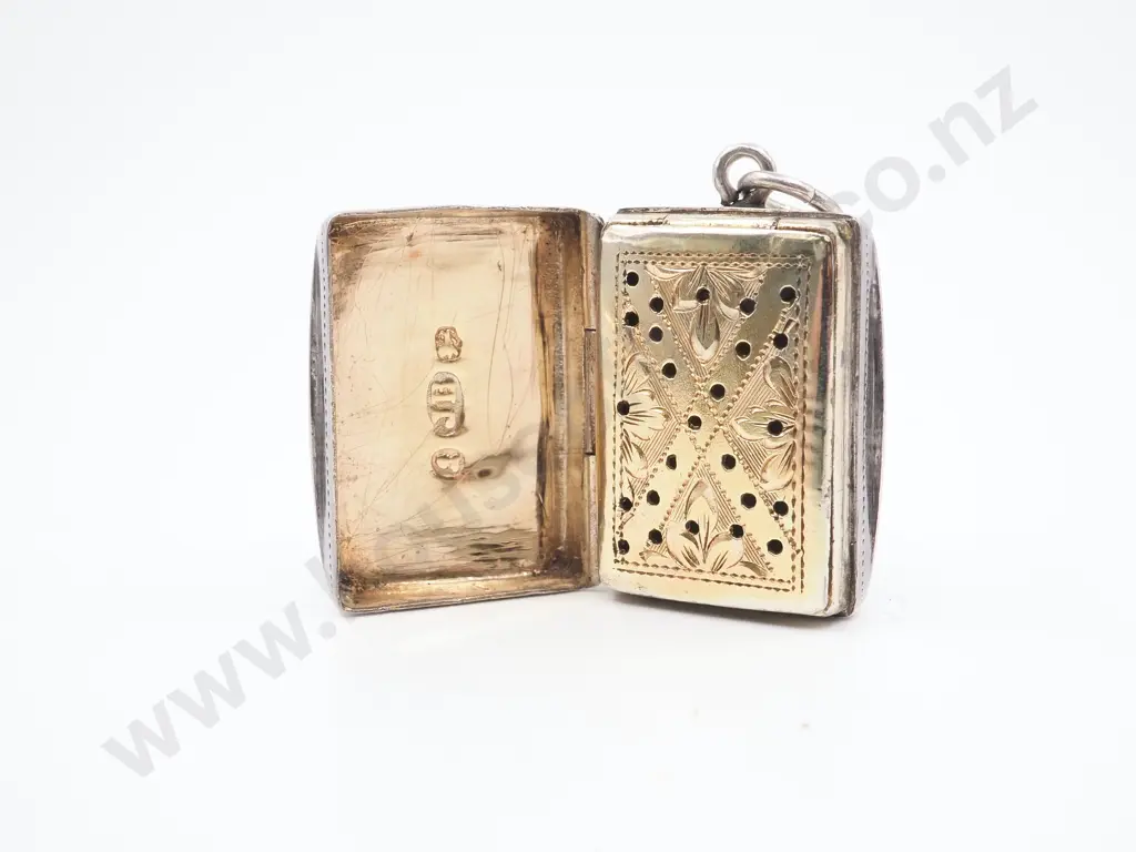 Sterling Silver Georgian Vinaigrette w Gilt Interior Image 1++