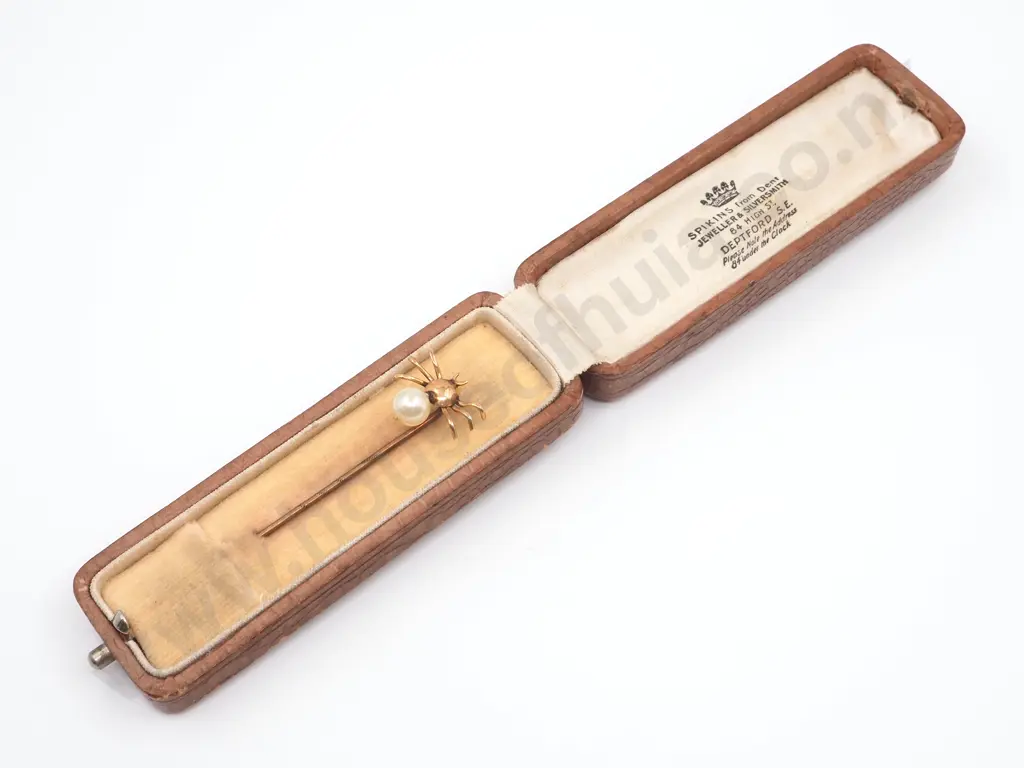 Exquisite Cased 9ct Gold Spider Tie Pin Image 1++