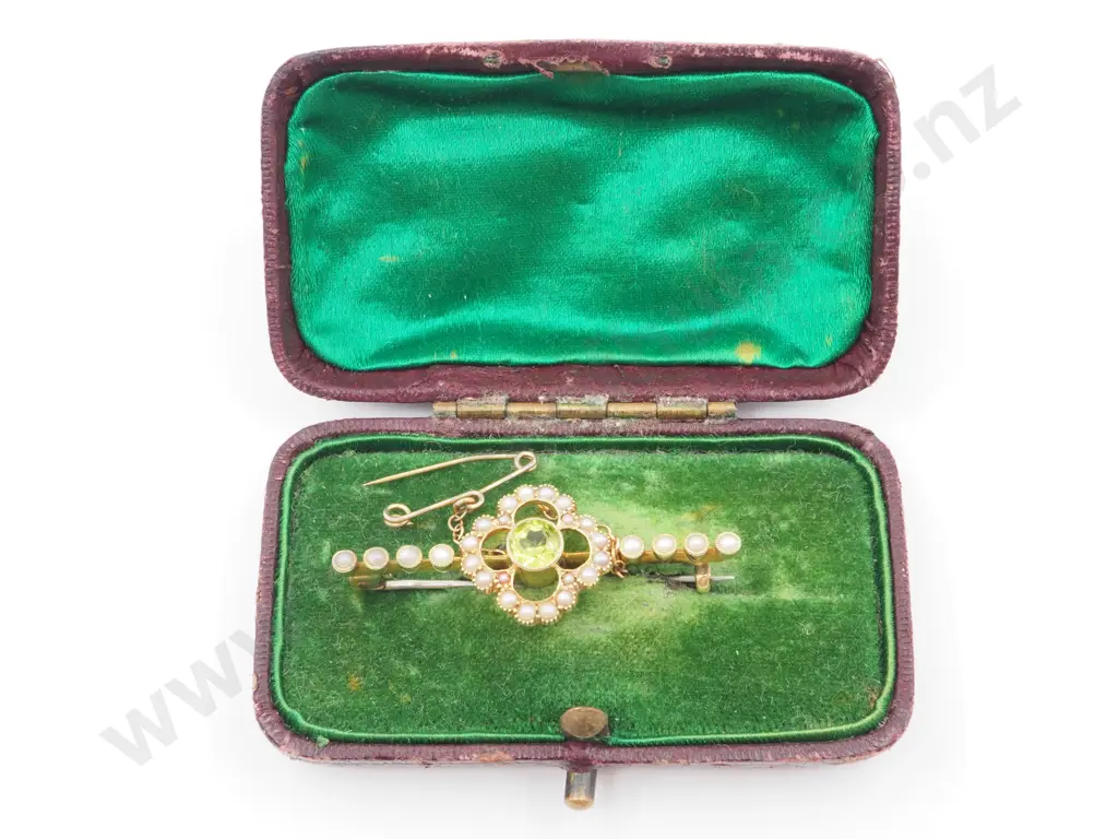 Cased Antique 15ct Gold Seed Pearl Brooch Image 1++