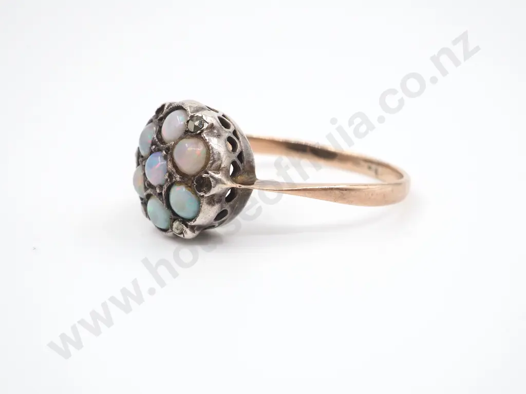 Striking 9ct Gold Opal Ring Image 1++