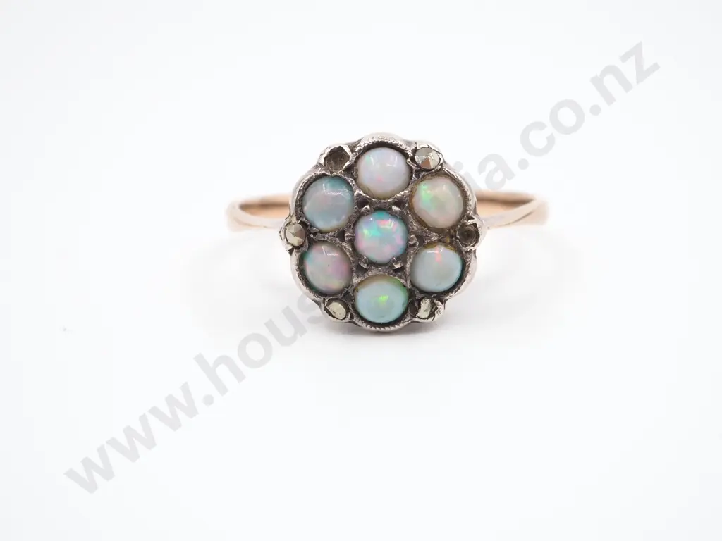 Striking 9ct Gold Opal Ring Image 1++