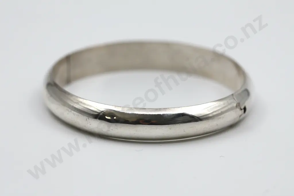 Vintage Sterling Silver Hinged Rounded Bangle Image 1++