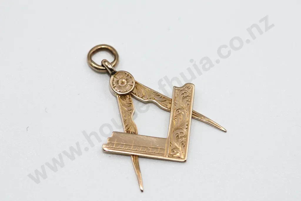 Antique 9ct Gold Masonic Compass Pendant Image 1++