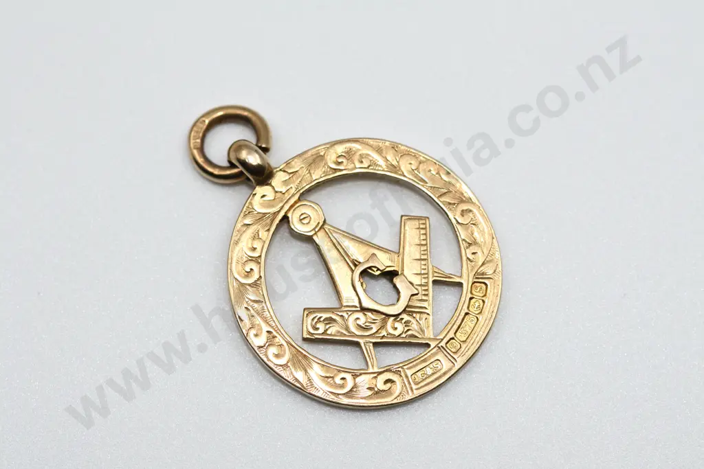 Antique Masonic Rounded Pendant with Compass Image 1++