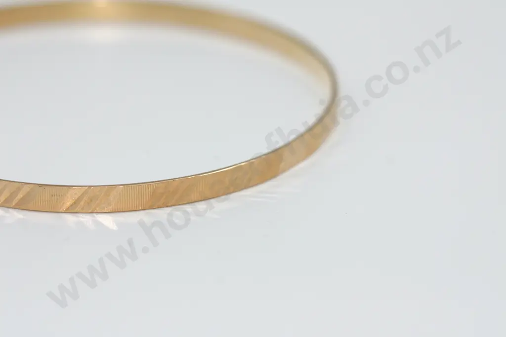 18ct Gold Detailed Bangle Image 1++