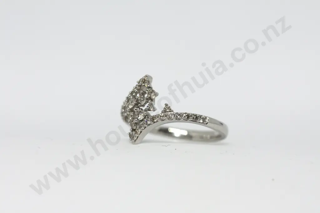 Sparkly 10ct Diamond Ring, Resembles Snowflake Image 1++