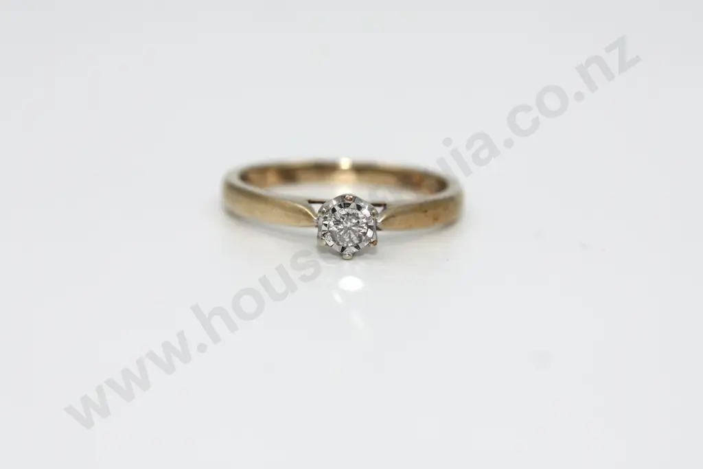 Sparkly 9ct Gold Solitaire Diamond Ring Image 1++
