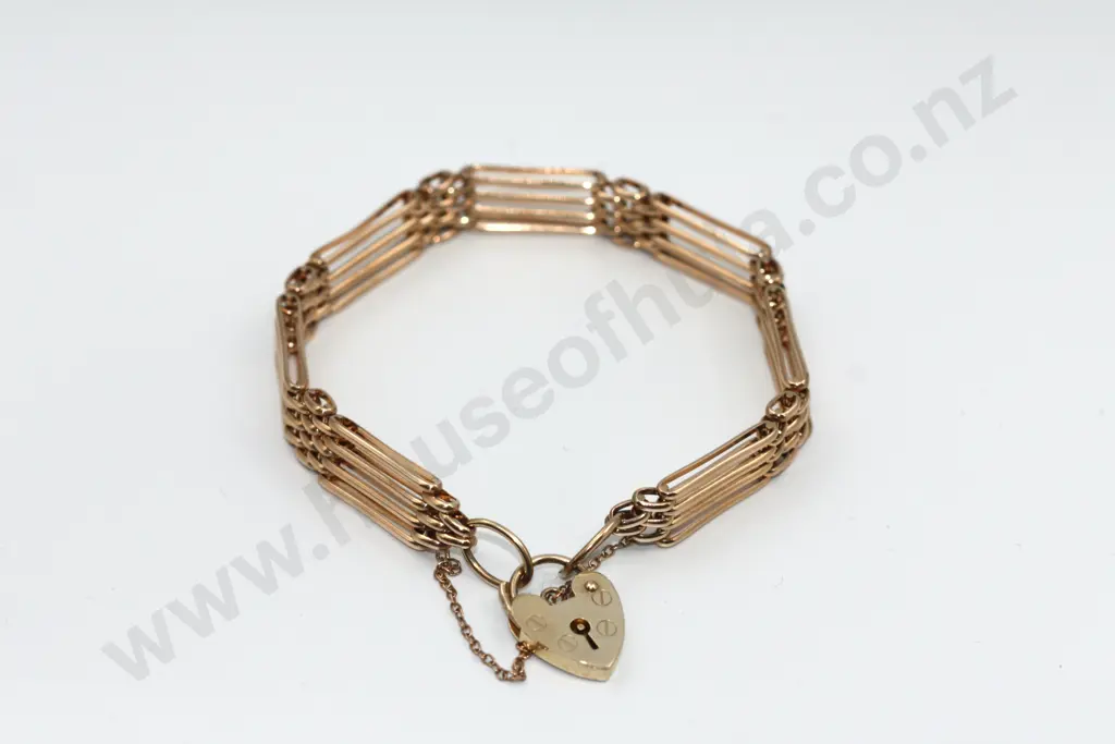 Stylish Gate Bracelet in 9ct Gold Image 1++