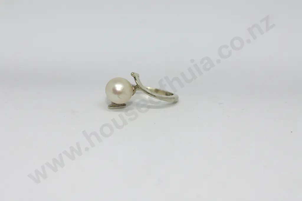 Pearl Ring on 9ct White Gold Mount Image 1++