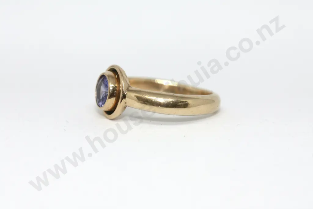 Tanzinite Ring in 18ct Yellow Gold Image 1++