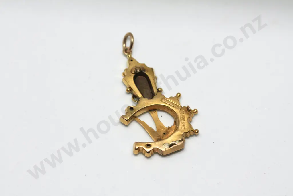 Antique Diving Bird Pendant in 15ct Gold Image 1++