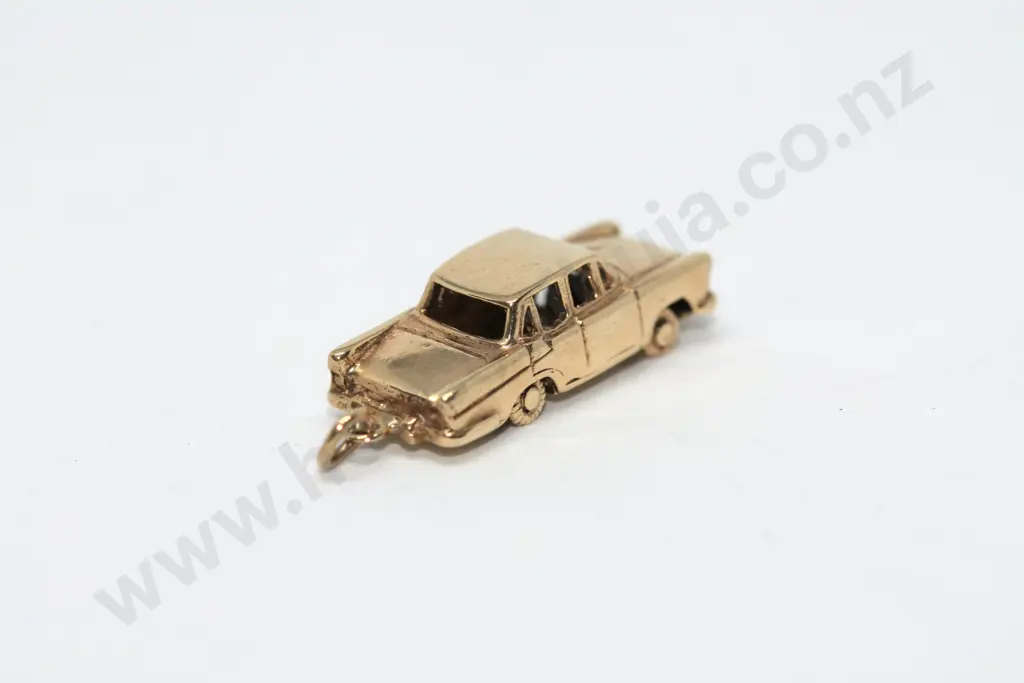 British Hallmarked 9ct Gold Monopoly Car Pendant Image 1++