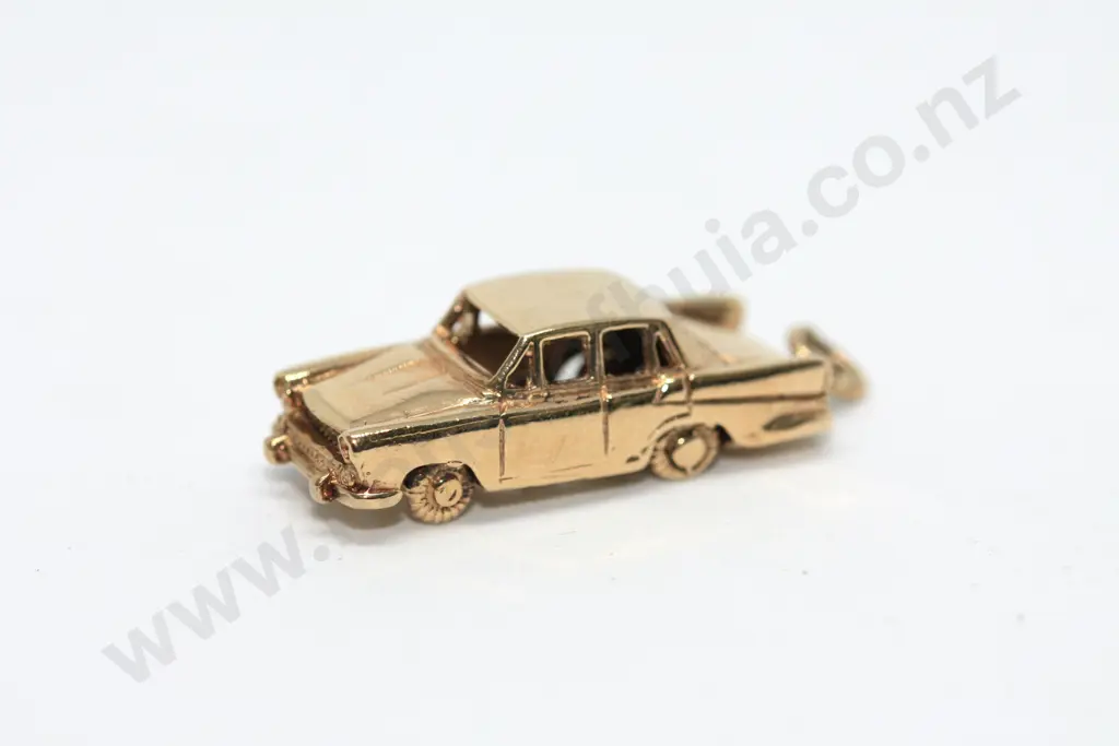 British Hallmarked 9ct Gold Monopoly Car Pendant Image 1++