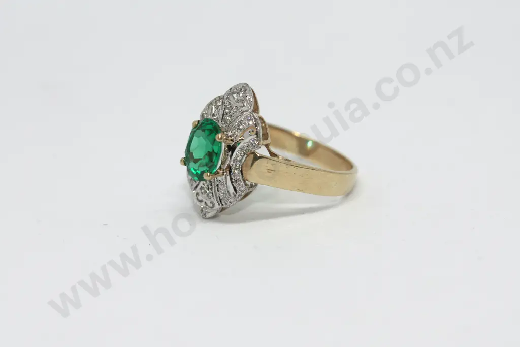 Art Deco Style Green Gem Set Ring in 9ct Gold Image 1++