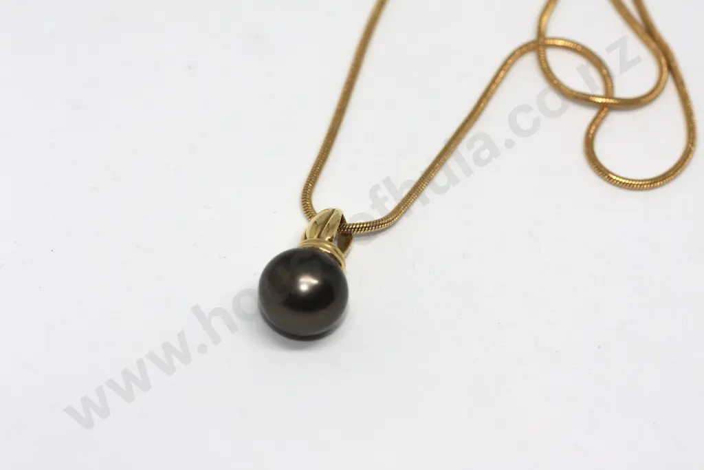 Tahitian Pearl & 18ct Gold Chain Pendant Image 1++