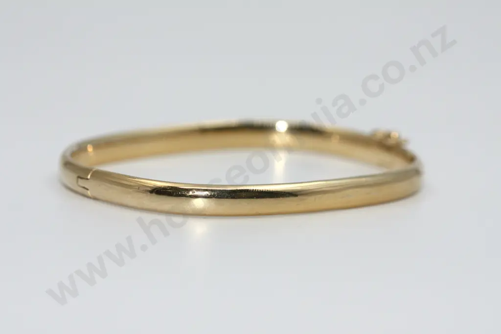 Gold Hinged Square 18ct Bracelet Image 1++