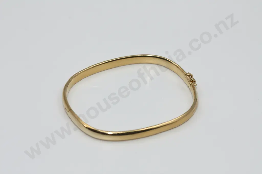 Gold Hinged Square 18ct Bracelet Image 1++