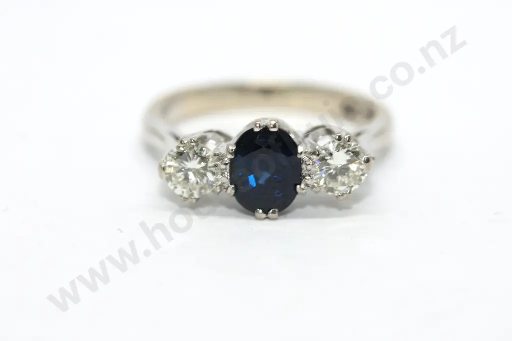Diamond & SapPhire White 18ct Gold Ring Image 1++