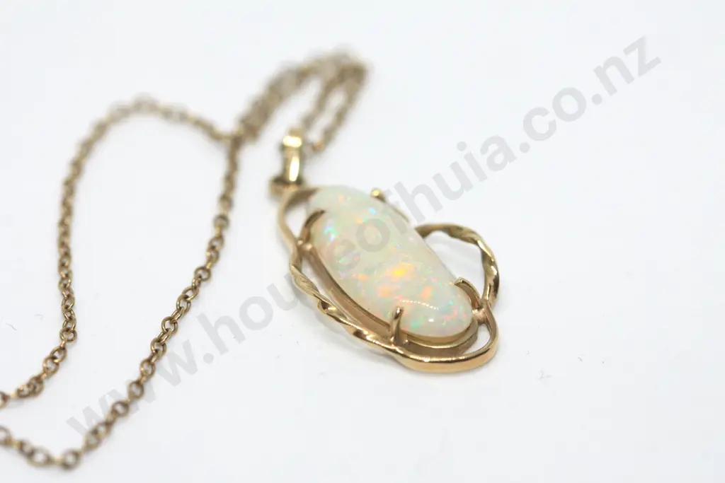 Large Opal Pendant in 18ct Gold on RG Chain Image 1++