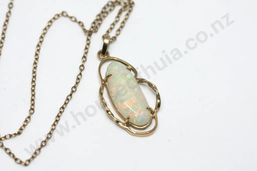 Large Opal Pendant in 18ct Gold on RG Chain Image 1++
