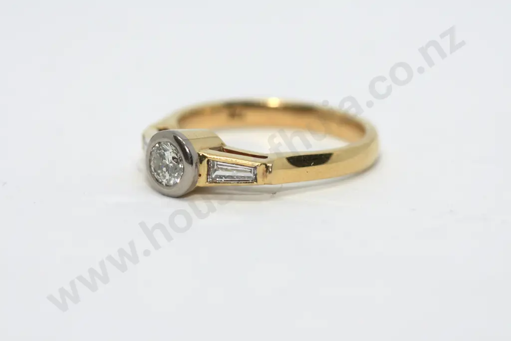 Diamond & 18ct Yellow Gold Solitaire Ring Image 1++