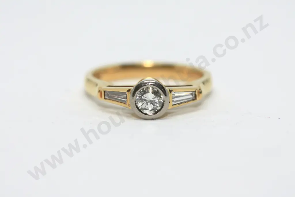 Diamond & 18ct Yellow Gold Solitaire Ring Image 1++
