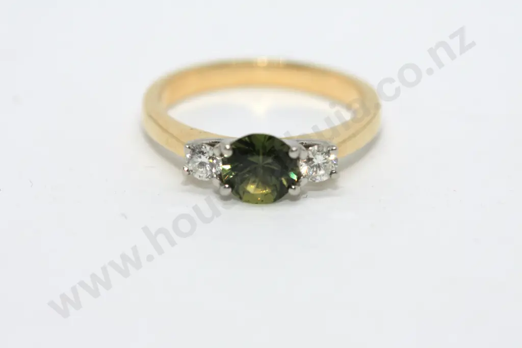 Peridot & Diamond Ring in 18ct yellow Gold Image 1++