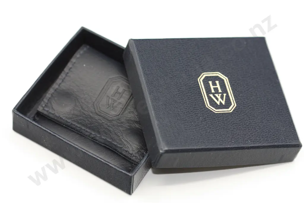 Collection of Harry Winston Packaging  Image 1++