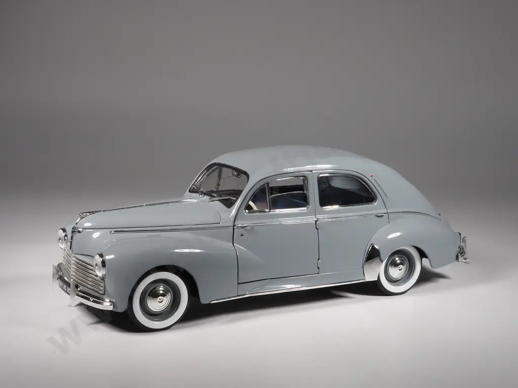 Solido Model Car 1:18 1954 Peugeot 203 Image 1++
