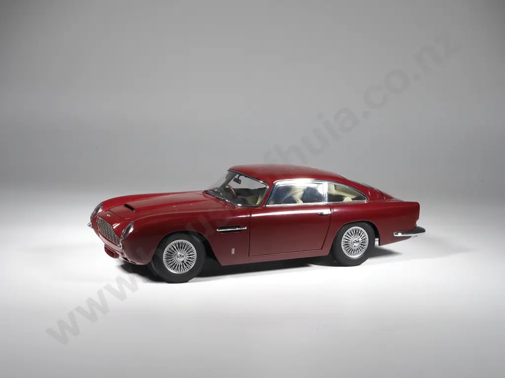 Autoart Model Car 1:18 Aston Martin DB5 Image 1++