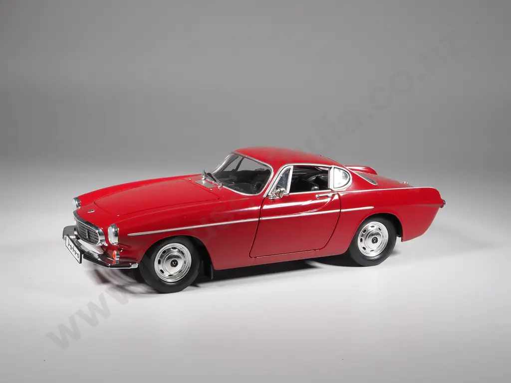 Model Car 1:18 Volvo 1800S Image 1++