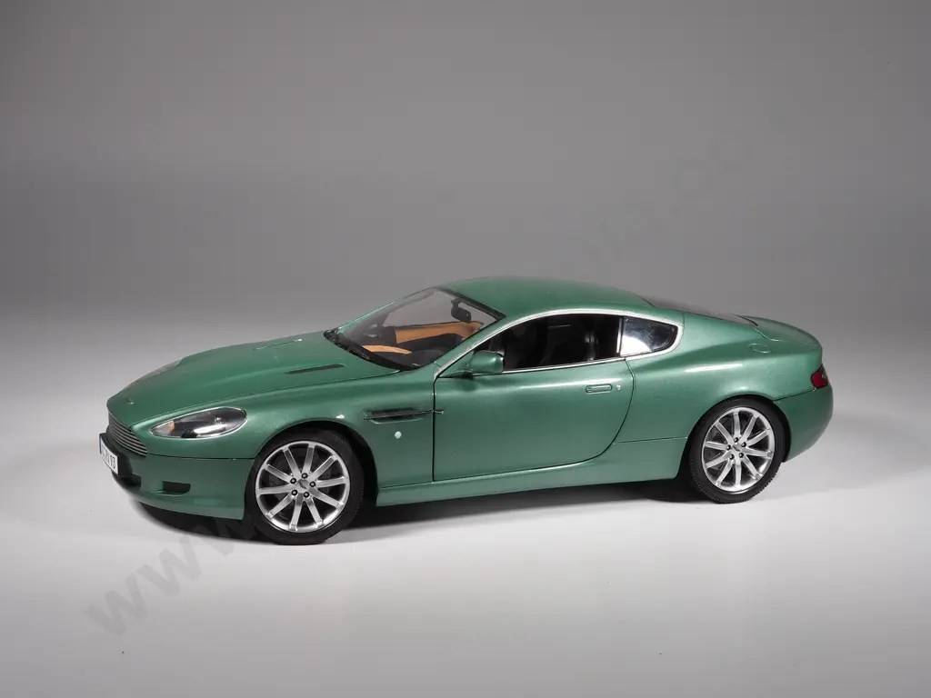 Paul's Model Art Minichamps Model Car 1:18 Aston Martin DB9 Coupé Image 1++