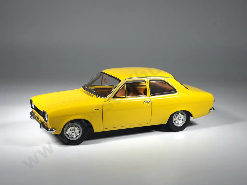 Minichamps Model Car 1:18 1971 Ford Escort - With Box Image 1++