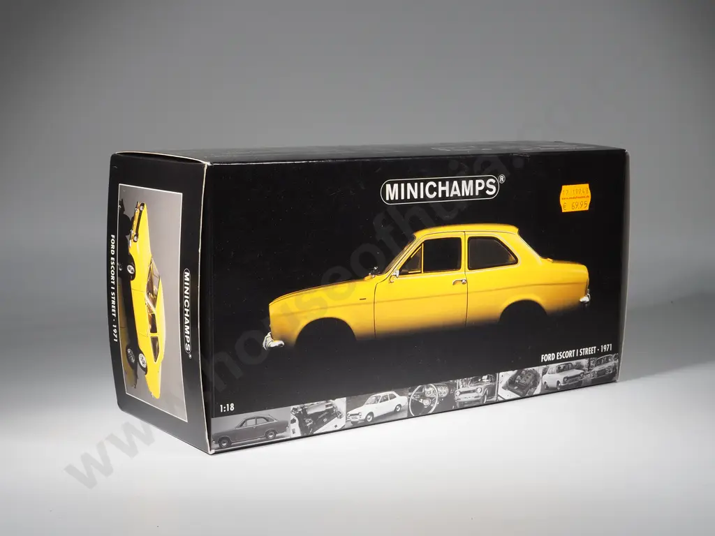 Minichamps Model Car 1:18 1971 Ford Escort - With Box Image 1++