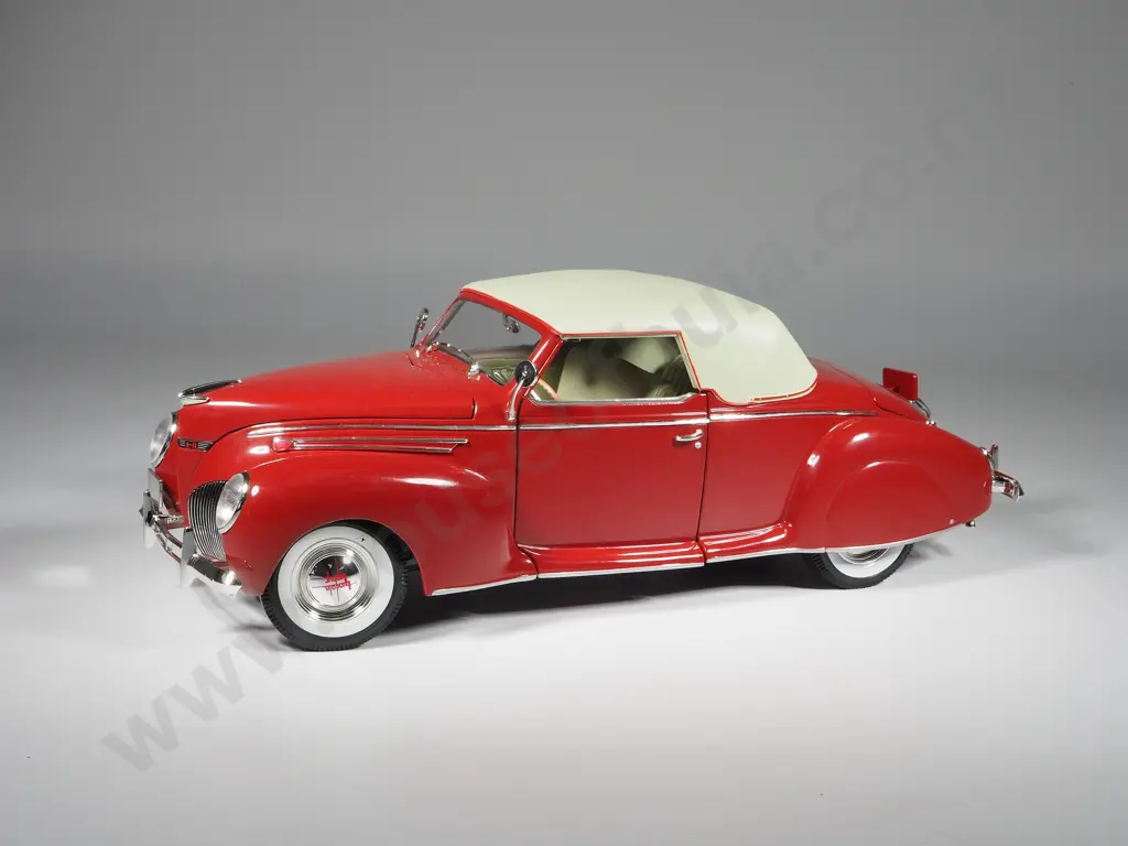 Signature Model Car 1:18 1939 LincolnZephyr Convertible Image 1++