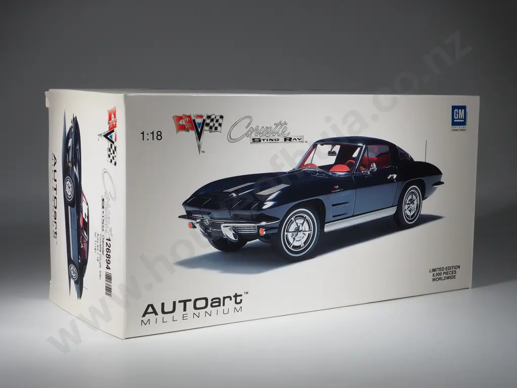 Autoart Model Car 1:18  1963 Chevrolet Corvette Sting Ray - With Box Image 1++