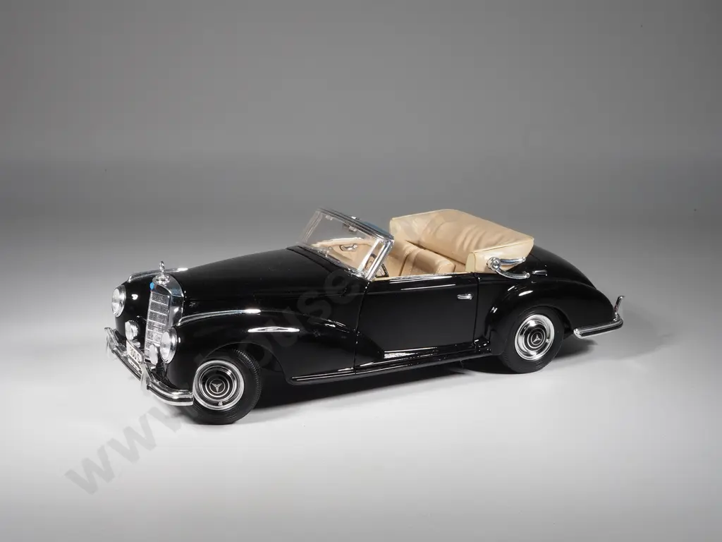 Maisto Model Car 1:18 1955 Mercedes-Benz 300S Image 1++