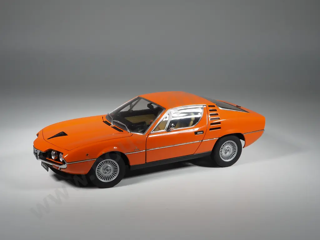 Autoart Model Car 1:18 Alpha Romeo Montreal Image 1++