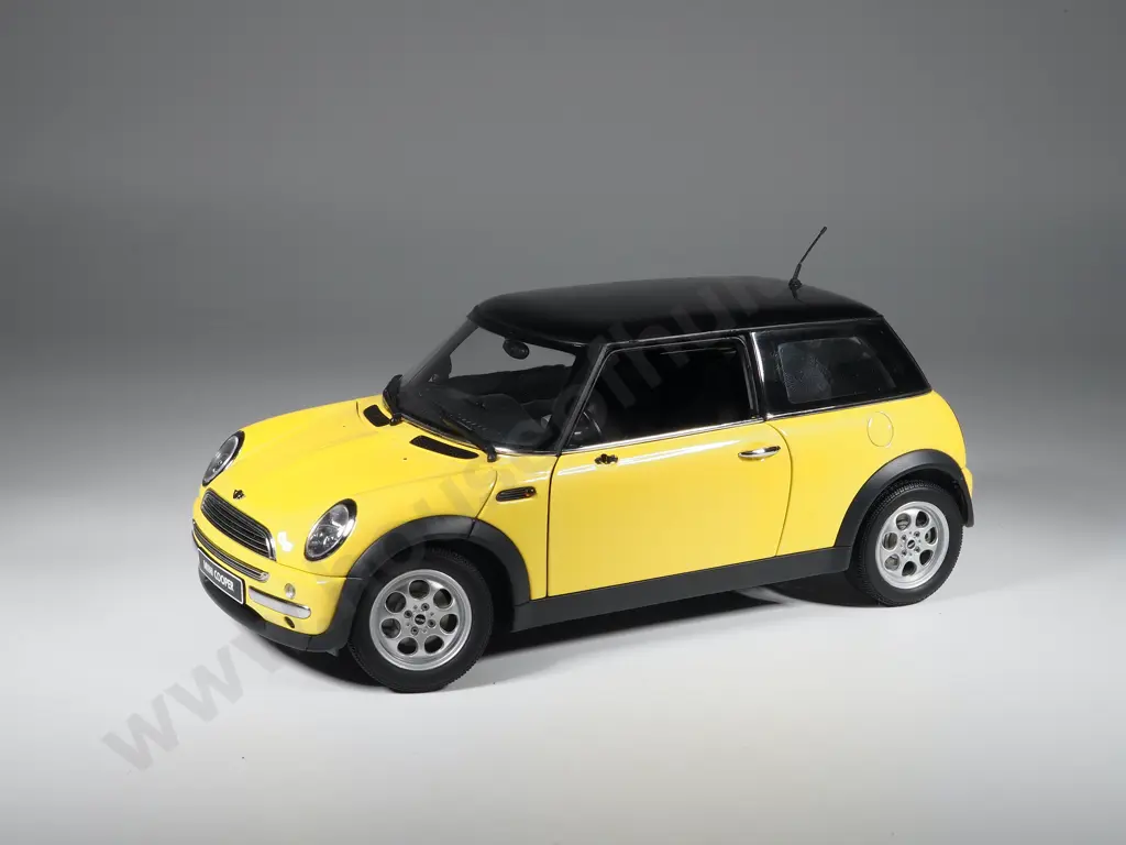 Autoart Model Car 1:18 Millennium Mini Cooper Image 1++