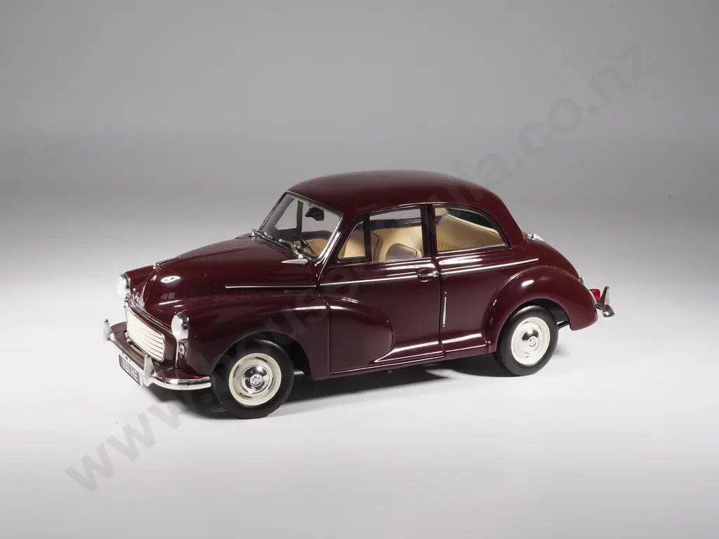 Minichamps Model Car 1:18 Morris Minor Saloon Image 1++